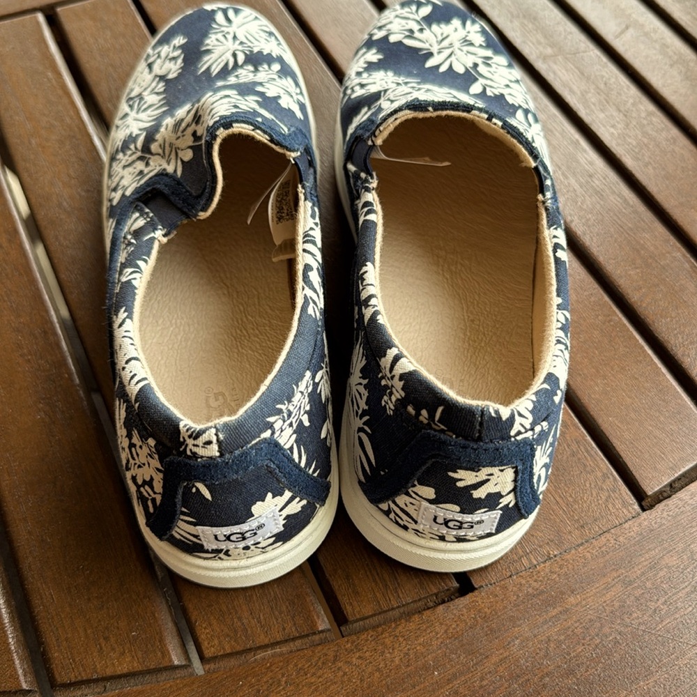 UGG Sneakers